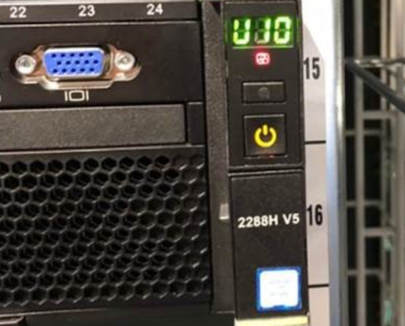 华为2288V5插上自购的GPU卡，无法正常上电的现象